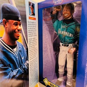 RARE VALUABLE LIMITED EDITION KEN GRIFFEY JR MARINERS ACTION FIGURE STILL IN BOX